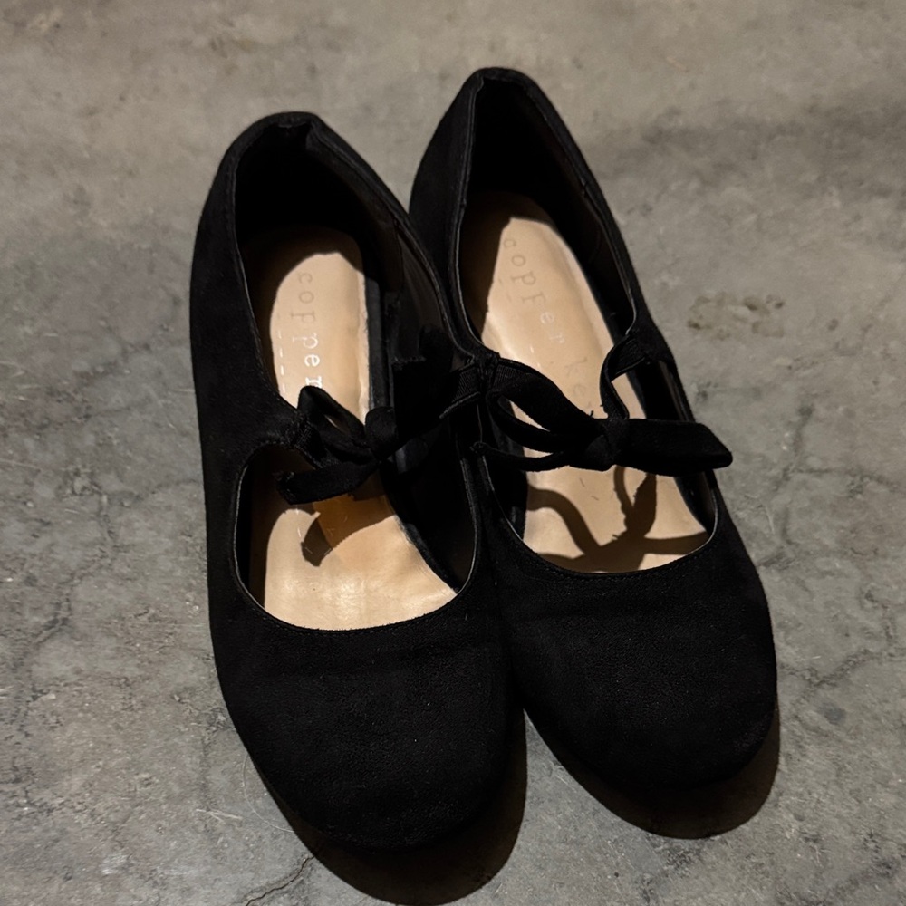 Black dress shoe for girls